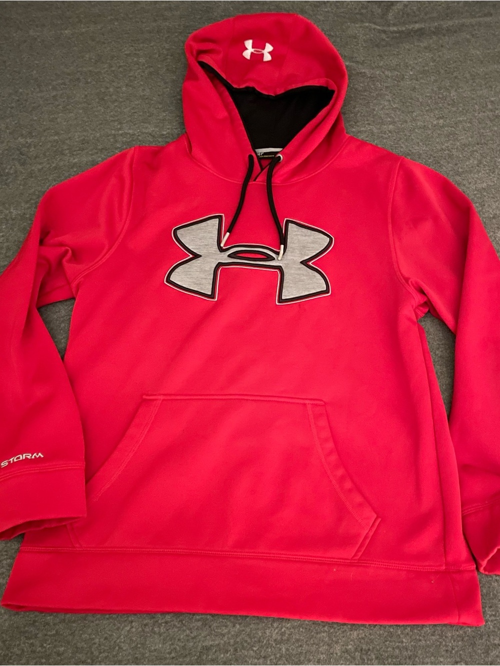 Small  Underarmour Storm hoodie